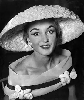 00371 Prints: Clothing-Fashion: Hats: Large white crinoline straw hat worn with fissue of white
