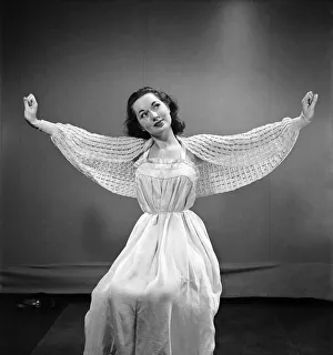 Mannequin Prints: Clothing, Fashion Nightdress. February 1952 C6278-001