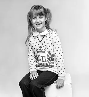 Knitwear Prints: Clothing: Fashions: Royal Look Pattern: Models wearing patterned tops