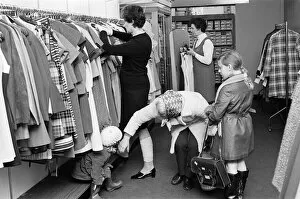 Images Dated 7th January 1971: CO-OP Sale, Guildford, Surrey, Thursday 7th January 1971