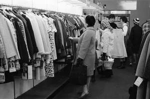 01491 Prints: CO-OP Sale, Guildford, Surrey, Thursday 7th January 1971