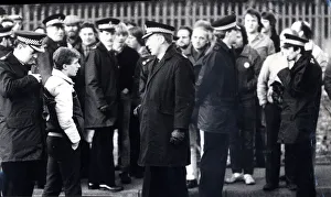 00724 Prints: Coal miners dispute March 1984 defiant miner John McDonald strides up to main gate