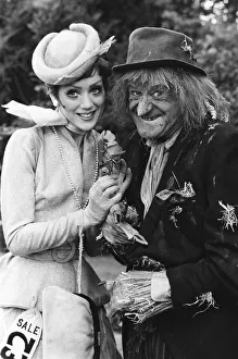Kids Prints: Cockney star Lorraine Chase with Worzel Gummidge star Jon Pertwee