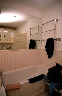 Coleherne Court Flat August 1998 Bathroom of former Flat once lived in by Princess Diana