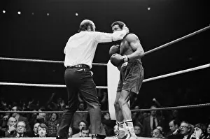 01177 Prints: Colin Jones v Kirkland Laing for the British Welterweight Title