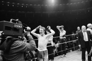 01177 Prints: Colin Jones v Kirkland Laing for the British Welterweight Title