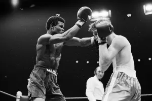 Colin Jones v Kirkland Laing for the British Welterweight Title