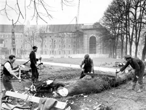 COLLEGE GREEN IN 1950 As Bristols new Council House was nearing completion in