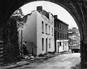 Arch Prints: The Colliery Arms Hotel, believed to be the oldest hotel in Pontypridd seen here being