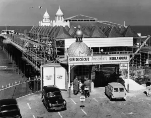 Scaffolding Prints: Colwyn Bays Pier and Pavillion is rapidly taking on a new look