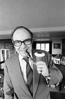 00466 Prints: Comedian, Eric Morecambe, pictured at home in Harpenden, Hertfordshire, England