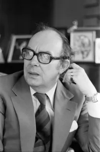 00466 Prints: Comedian, Eric Morecambe, pictured at home in Harpenden, Hertfordshire, England