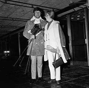 01042 Prints: Comedian Jimmy Tarbuck returned home from his Caribbean holiday