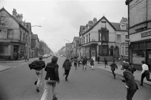 01005 Prints: Comedian Ken Dodd opens flats in Ducie Street and Beaconsfield Street, Toxteth, Liverpool