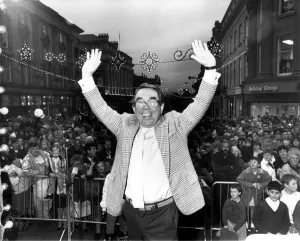 00513 Prints: Comedian Ronnie Corbett turns on Newcastles Christmas lights
