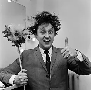 01005 Prints: Comedian and singer Ken Dodd has been signed for a new series of London Palladium shows