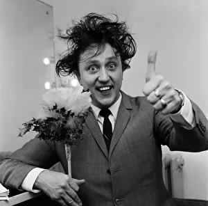 01005 Prints: Comedian and singer Ken Dodd has been signed for a new series of London Palladium shows