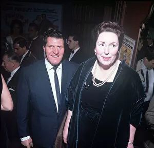 Images Dated 21st November 1977: Comedian Tommy Cooper with his wife Gwen at a Royal Variety Performance dbase MSI