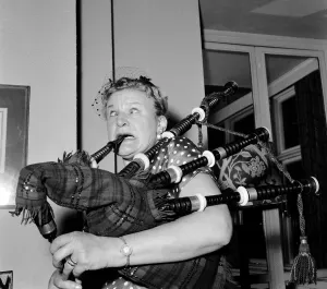 Comedienne Anna Russell who flew into London for an Edinburgh Festival date