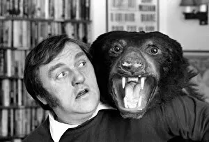 Images Dated 2nd February 1977: Comedy: Humour: Les Dawson. February 1977 77-00023-008