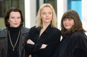01139 Prints: The Comic Strip Presents... photocall. Pictured Jennifer Saunders