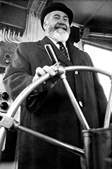 Ocean Prints: Commodore William E Warwick CBE RD RNR who was the first Master of the QE2 before he