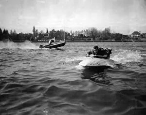 Racing Collection: Competing for a lap record on Oulton Broad, Suffolk, on Saturday, when Mrs. E