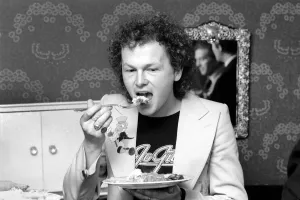 00056 Prints: Composer Mike Batt seen here at the home of Sonia Allison the Daily Mirror cook who