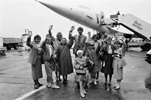 Images Dated 2nd April 1986: Concorde passengers standing in front of a Concorde. 2nd April 1986