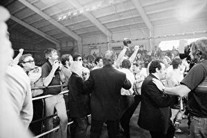 Images Dated 16th March 1980: Confusion reigns in the ring a few moments after Alan Minter is announced the winner by