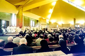 00507 Prints: The congregation gather to welcome Bishop John Crowley at his installation as sixth