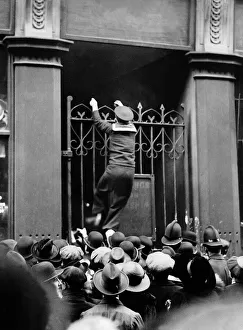 Core18 Prints: No conscription meeting at Bishopsgate London 1916 causing a crowd to gather