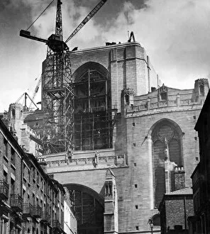 00570 Collection: Construction of the Liverpool Anglican Cathedral, picture shows the process