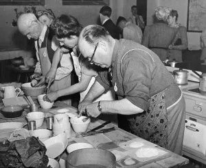 Cookery contest between the famous men only