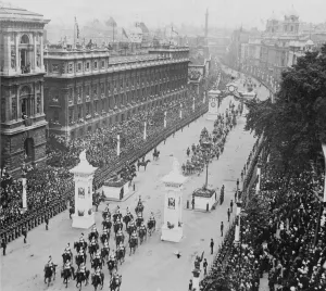 Coronation of King George V. Thousands of people cheer from the side of the road as