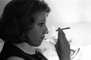 Cigarette Prints: Coronation Streets Anne Reid watching her character Valerie Barlow die on screen