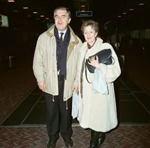 00952 Prints: Coronation Streets Thelma Barlow and Peter Baldwin at Heathrow Airport