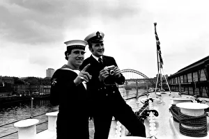 00323 Prints: County Class guided missile destroyer HMS London arrives on the River Tyne for