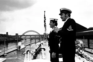 00323 Prints: County Class guided missile destroyer HMS London arrives on the River Tyne for