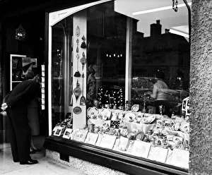 Tourism Prints: A couple looking in the window of The Old Tudor House Gift and Souvenir Shop