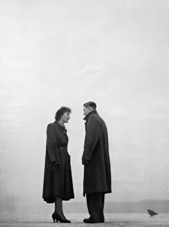 01503 Collection: Couple meet on a foggy day, Trafalgar Square, London, Sunday 7th December 1952