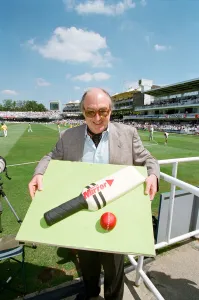 01078 Prints: Cricket commentator Henry Blofeld is presented with a Daily Mirror cake in the shape of a