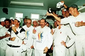 Images Dated 1st June 1989: Cricket-England team celebrating June 1989