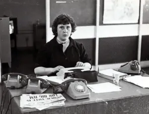 00422 Prints: Crime writer Val McDermid working at the Daily Record in the 1980s