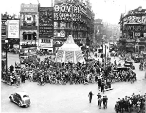 Crowd gathers in Piccadilly Circus London for Victory celebrations on VE Day 1945