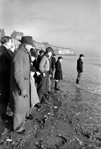 Crowds on the beach at Ramsgate to watch Mr. Du - Preaine attempts channel crossing in