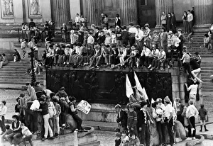 Parades Prints: Crowds of Liverpool fans gathered on the Centoph outside St George