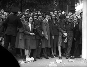 Crowds in London attend the Victory parade to celebrate the end of WW2 in Europe