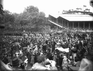 Coronation Prints: Crowds in the rain withnessed the coronation ceremony of Queen Elizabeth II as the Royal