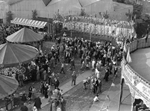 00080 Prints: Crowds at the Silver Jubilee fair in Kingston in celebration of King George V silver